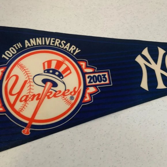 Set of 2 Vintage New York Yankees Collectible Wall Hanging Pennant Flags - Picture 6 of 16